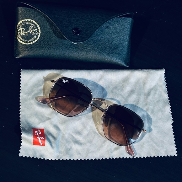 Ray-Ban Sunglasses - Picture 3 of 6